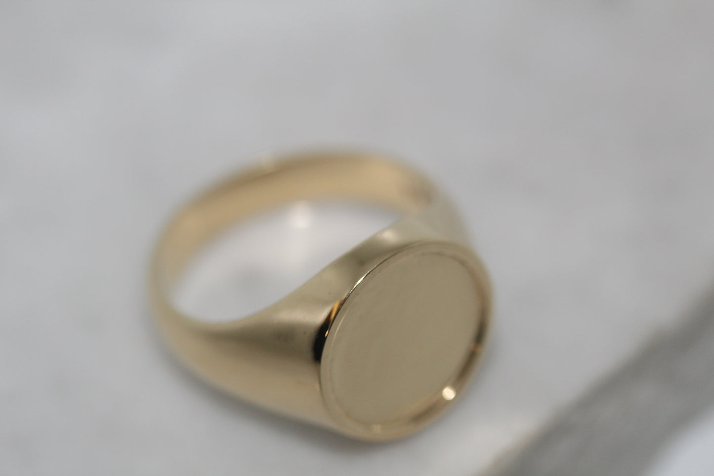 THE ROUND SIGNET